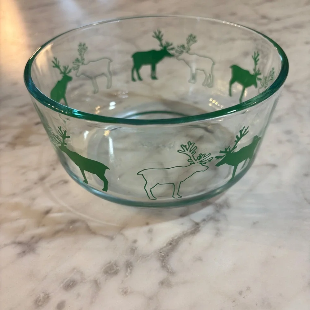 Pyrex Green Reindeer Glass Bowl Holiday Christmas Storage 7201 4 Cup Clear